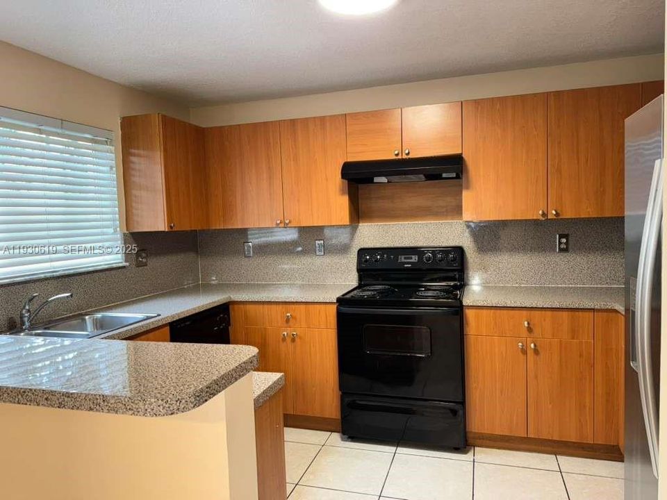 For Rent: $2,800 (4 beds, 2 baths, 1861 Square Feet)
