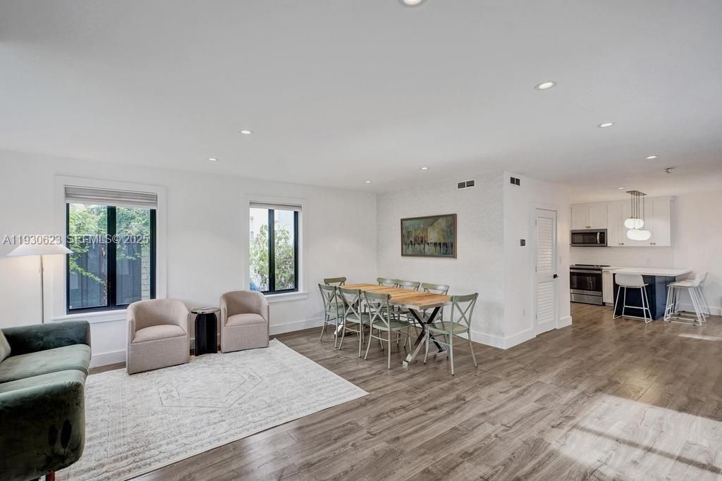 В аренду: $5,800 (3 спален, 2 ванн, 0 Квадратных фут)