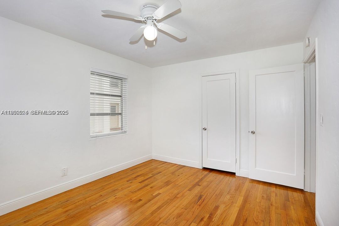 出租: $2,200 (2 贝兹, 1 浴室, 884 平方英尺)