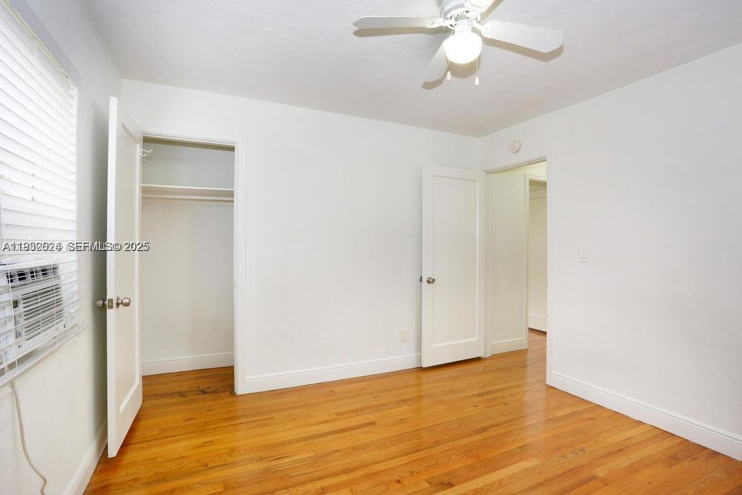 出租: $2,200 (2 贝兹, 1 浴室, 884 平方英尺)