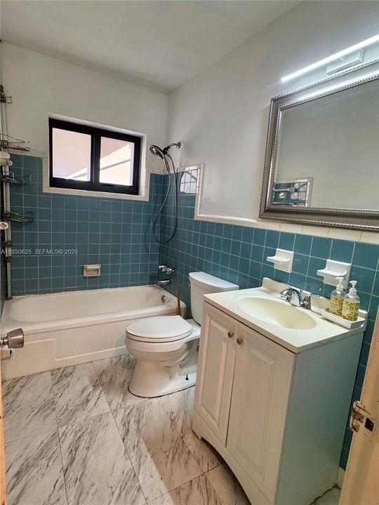 En Venta: $319,900 (2 camas, 1 baños, 850 Pies cuadrados)