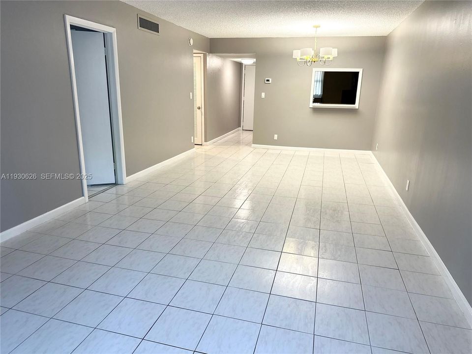 For Rent: $2,000 (2 beds, 2 baths, 918 Square Feet)