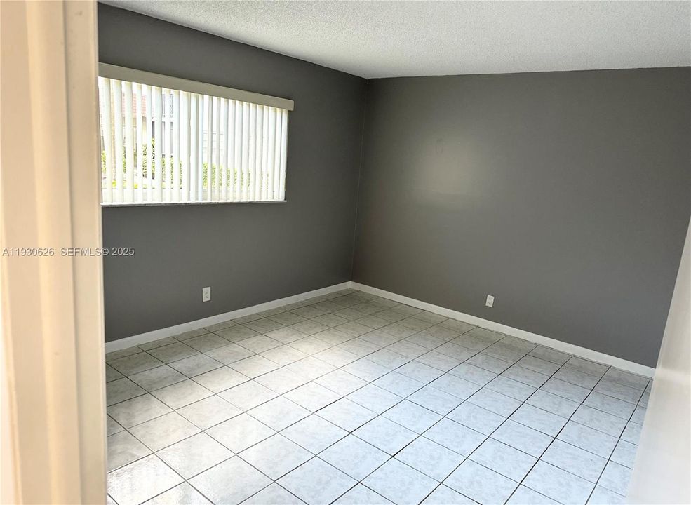 For Rent: $2,000 (2 beds, 2 baths, 918 Square Feet)