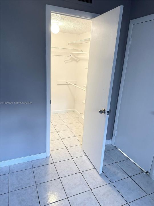 For Rent: $2,000 (2 beds, 2 baths, 918 Square Feet)