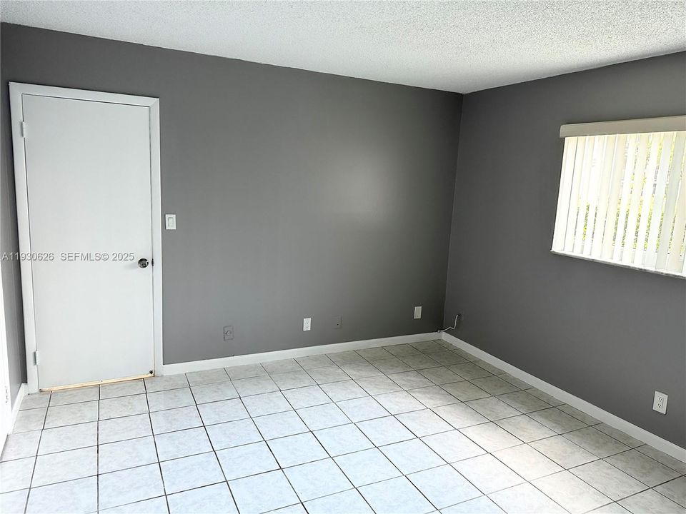 For Rent: $2,000 (2 beds, 2 baths, 918 Square Feet)