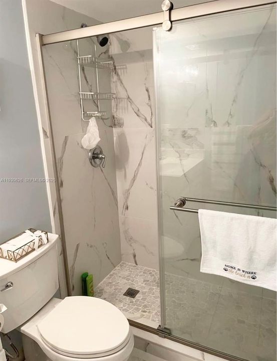 For Rent: $2,000 (2 beds, 2 baths, 918 Square Feet)