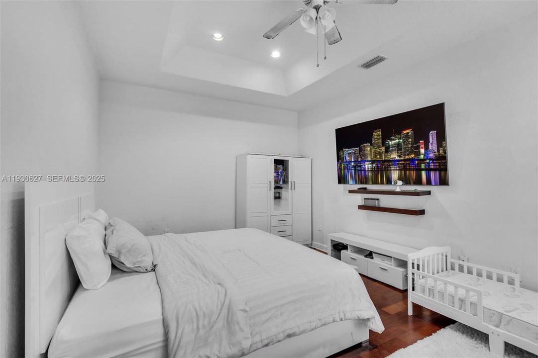 For Sale: $2,200,000 (5 beds, 4 baths, 3359 Square Feet)