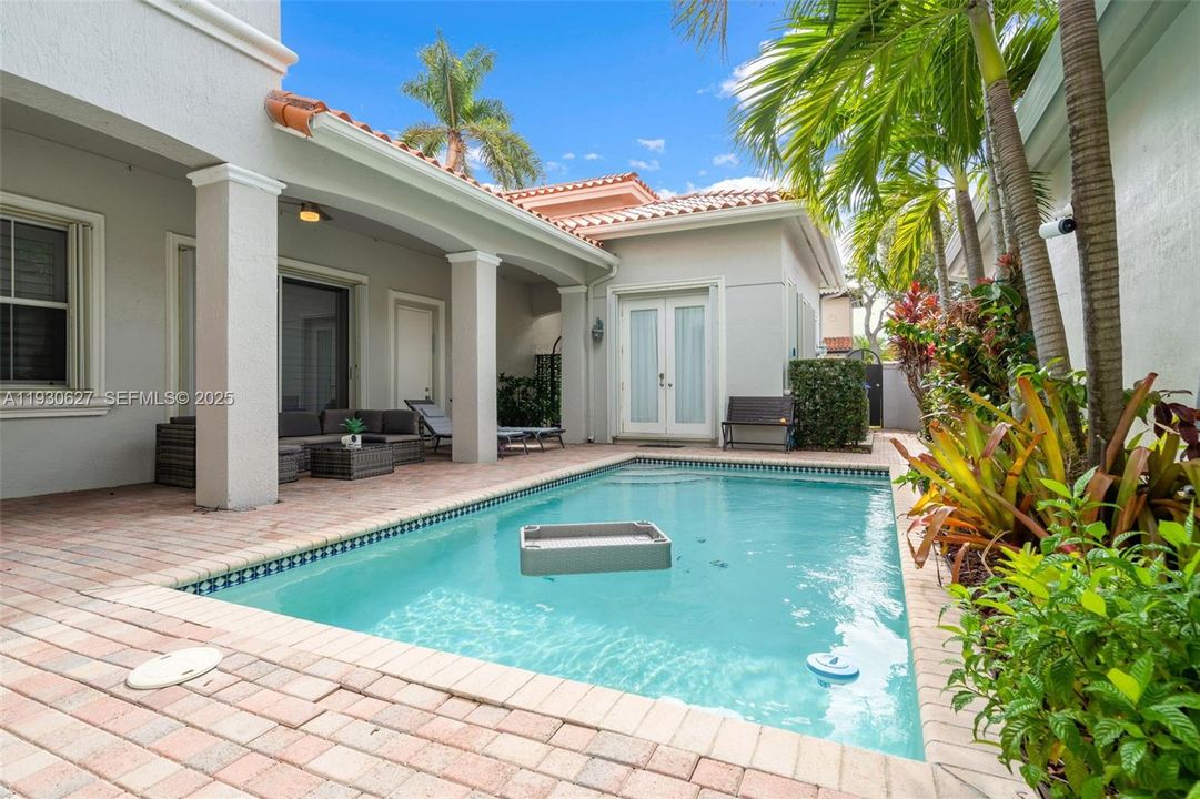 For Sale: $2,200,000 (5 beds, 4 baths, 3359 Square Feet)