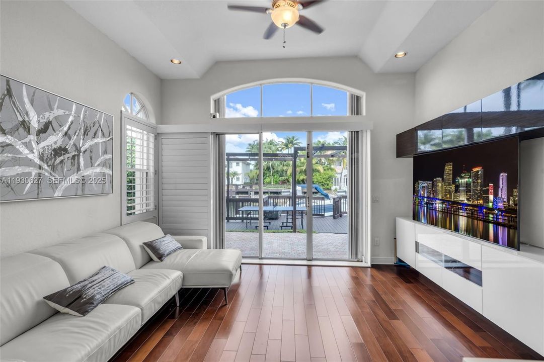 For Sale: $2,200,000 (5 beds, 4 baths, 3359 Square Feet)