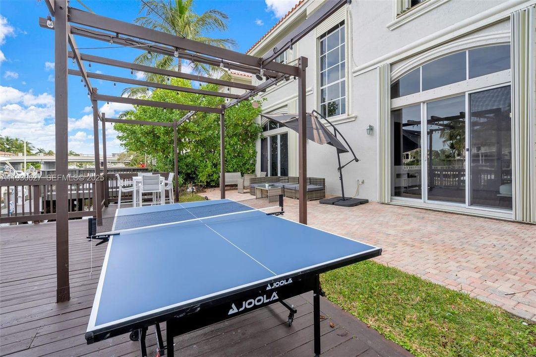 For Sale: $2,200,000 (5 beds, 4 baths, 3359 Square Feet)