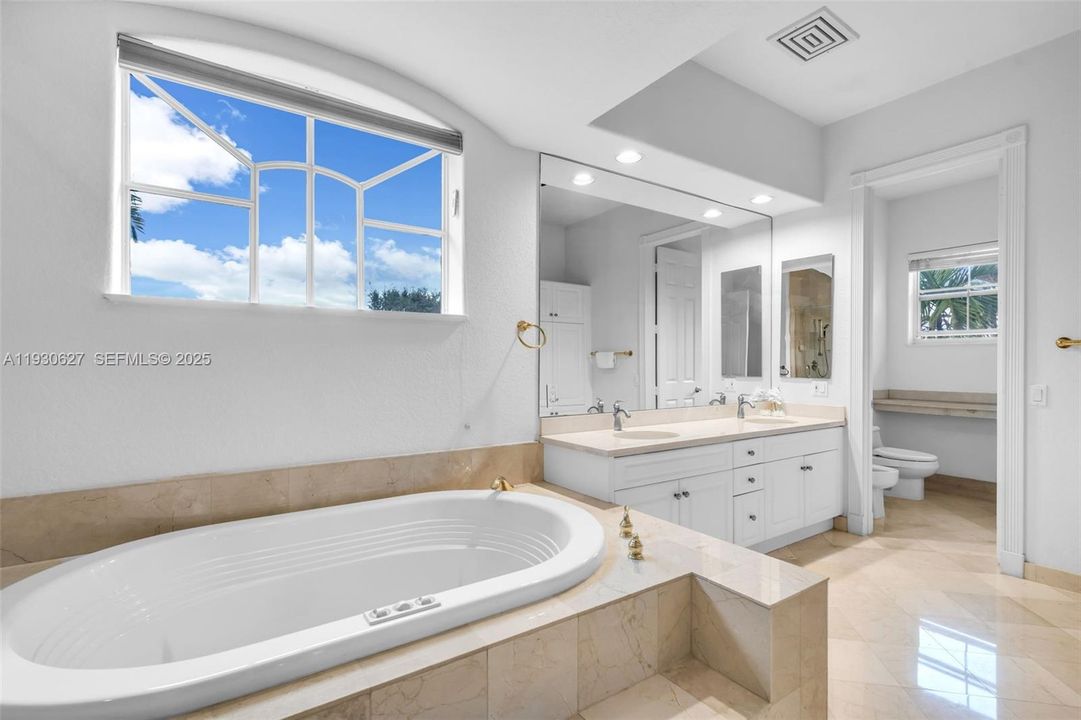 For Sale: $2,200,000 (5 beds, 4 baths, 3359 Square Feet)