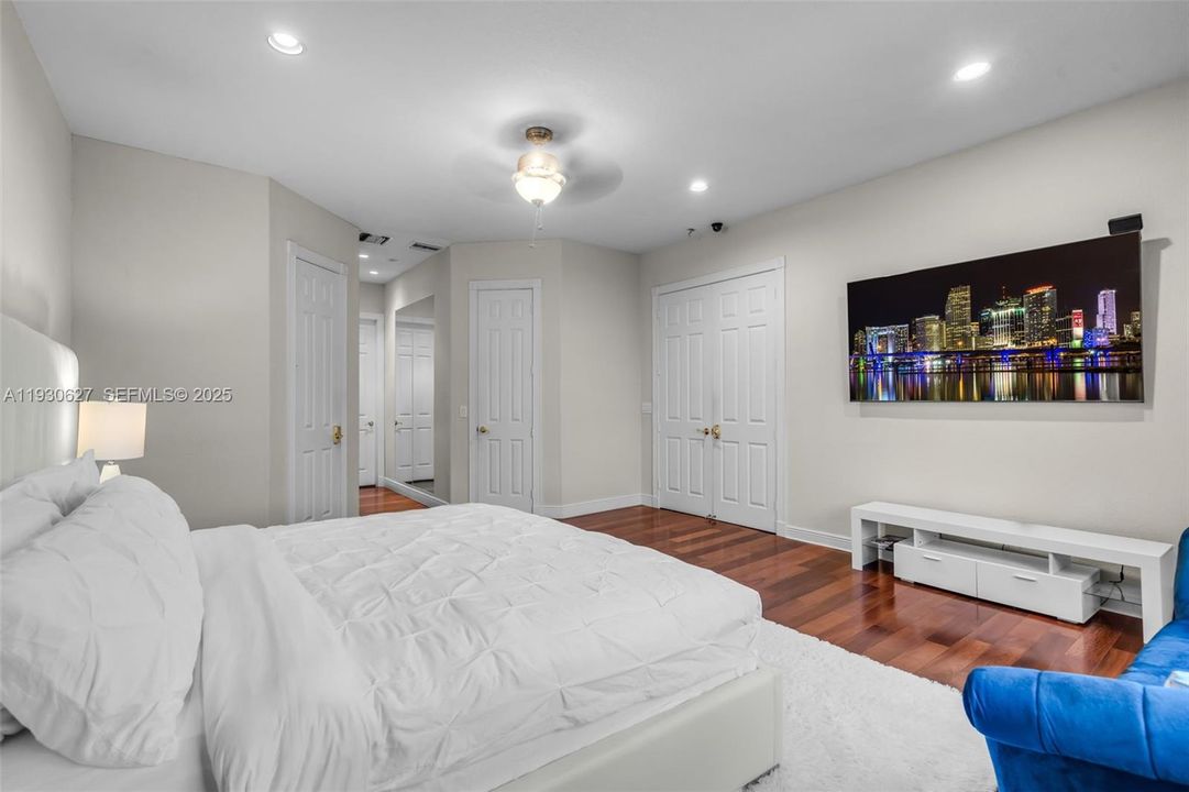 For Sale: $2,200,000 (5 beds, 4 baths, 3359 Square Feet)