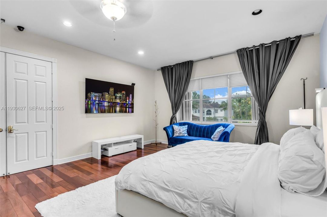 For Sale: $2,200,000 (5 beds, 4 baths, 3359 Square Feet)