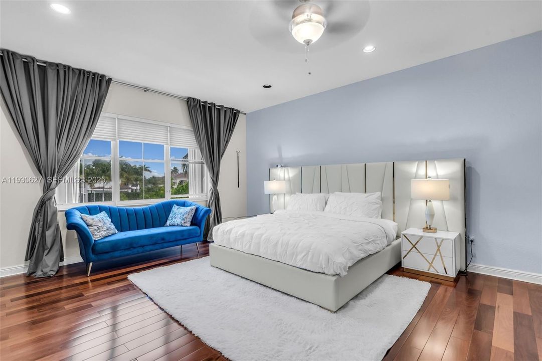 For Sale: $2,200,000 (5 beds, 4 baths, 3359 Square Feet)