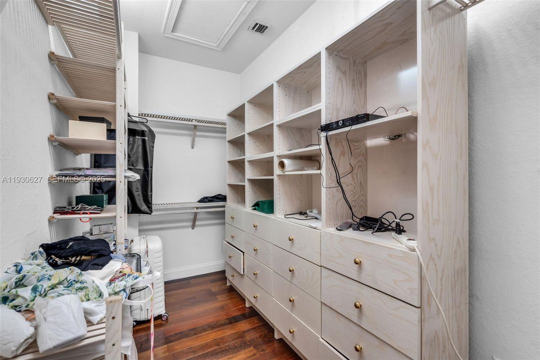 For Sale: $2,200,000 (5 beds, 4 baths, 3359 Square Feet)