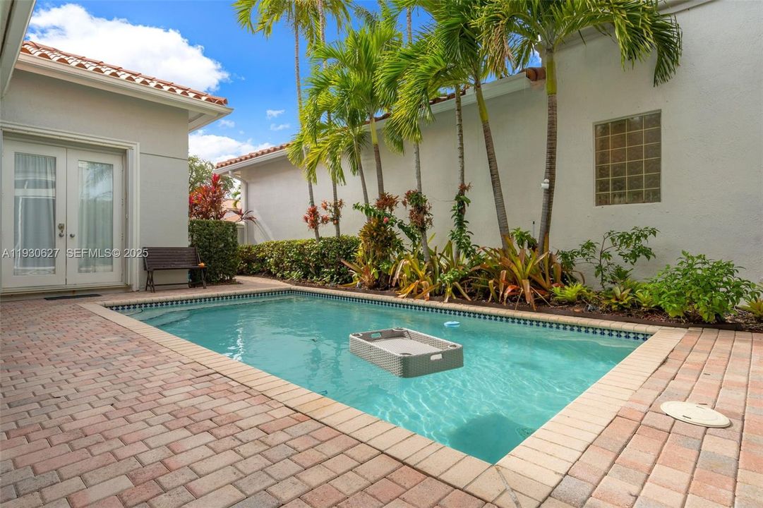 For Sale: $2,200,000 (5 beds, 4 baths, 3359 Square Feet)