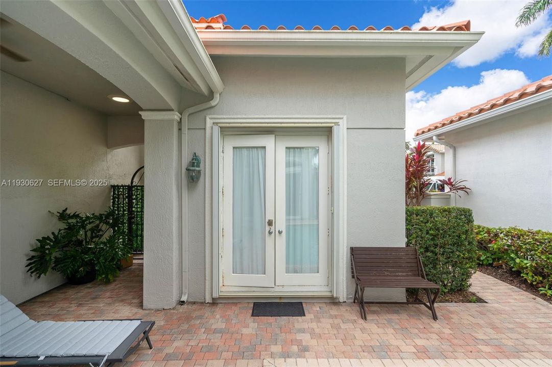 For Sale: $2,200,000 (5 beds, 4 baths, 3359 Square Feet)