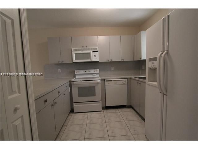 For Rent: $2,650 (3 beds, 2 baths, 1180 Square Feet)