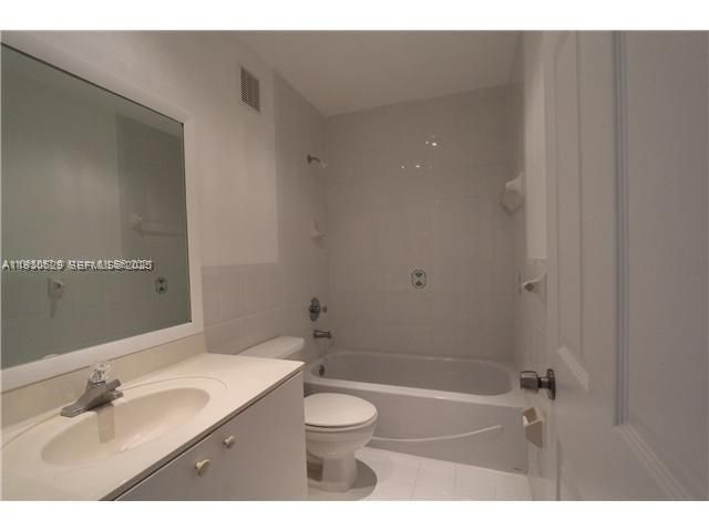 For Rent: $2,650 (3 beds, 2 baths, 1180 Square Feet)