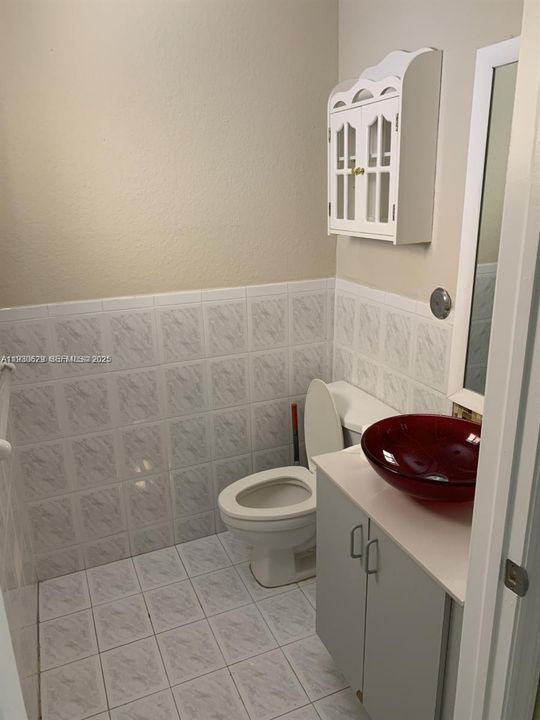 For Rent: $2,650 (3 beds, 2 baths, 1180 Square Feet)