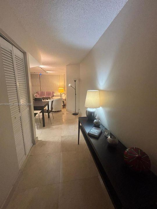 For Sale: $600,000 (1 beds, 1 baths, 800 Square Feet)