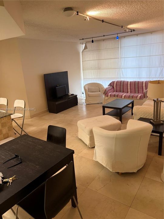For Sale: $600,000 (1 beds, 1 baths, 800 Square Feet)