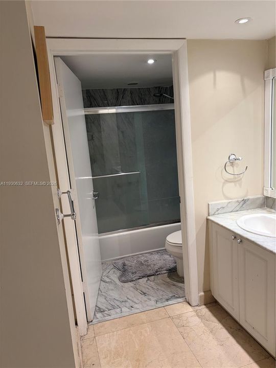For Sale: $600,000 (1 beds, 1 baths, 800 Square Feet)