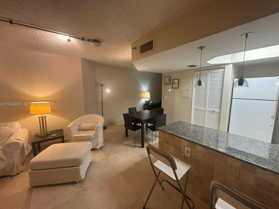 For Sale: $600,000 (1 beds, 1 baths, 800 Square Feet)