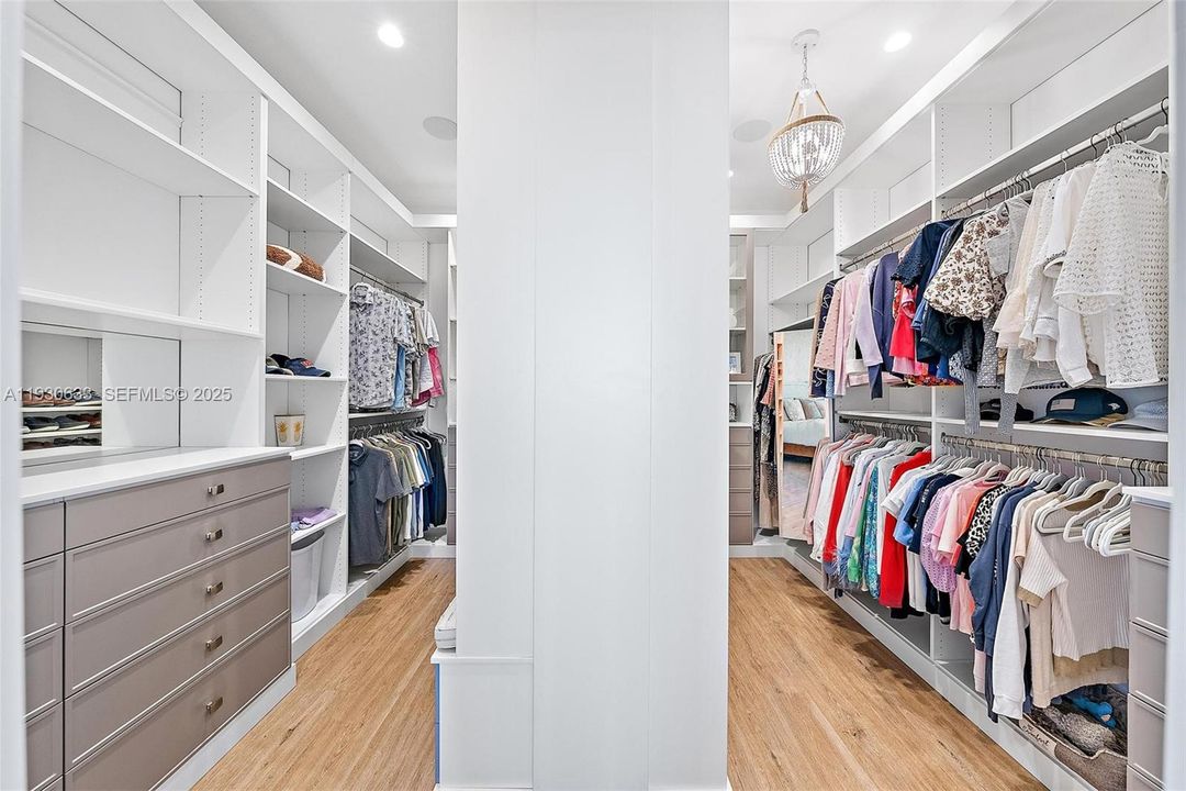 For Sale: $2,895,000 (3 beds, 4 baths, 3149 Square Feet)