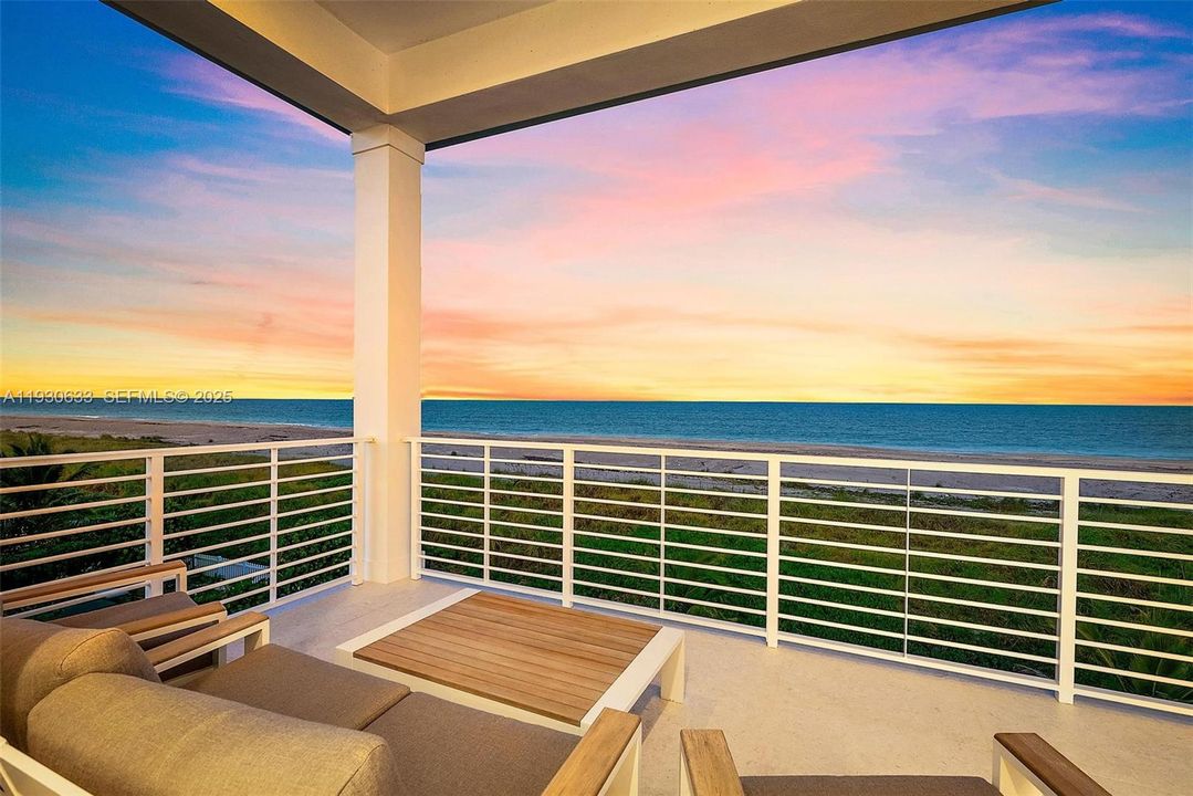 For Sale: $2,895,000 (3 beds, 4 baths, 3149 Square Feet)