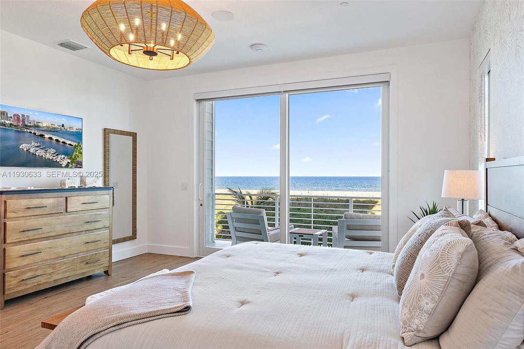 For Sale: $2,895,000 (3 beds, 4 baths, 3149 Square Feet)