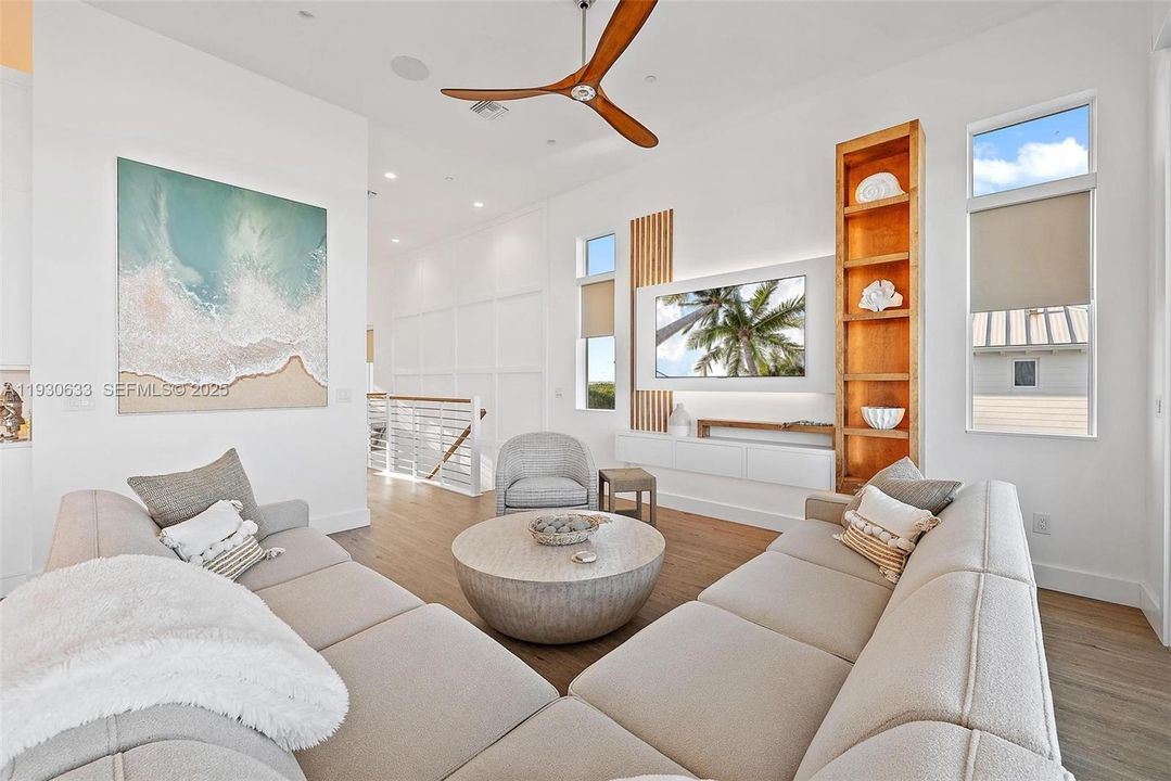 For Sale: $2,895,000 (3 beds, 4 baths, 3149 Square Feet)