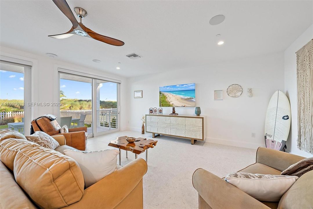 For Sale: $2,895,000 (3 beds, 4 baths, 3149 Square Feet)