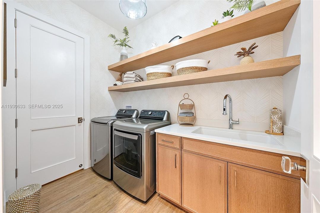 For Sale: $2,895,000 (3 beds, 4 baths, 3149 Square Feet)