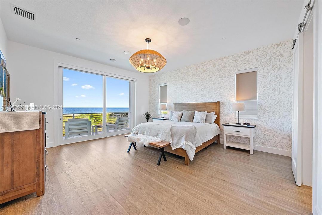 For Sale: $2,895,000 (3 beds, 4 baths, 3149 Square Feet)