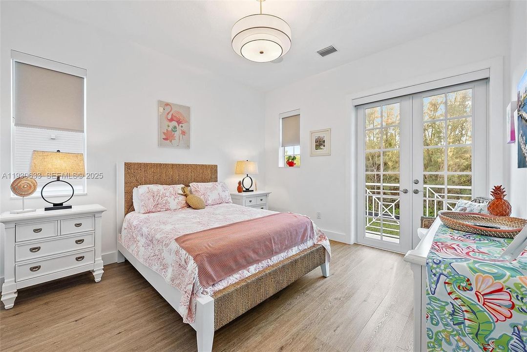 For Sale: $2,895,000 (3 beds, 4 baths, 3149 Square Feet)