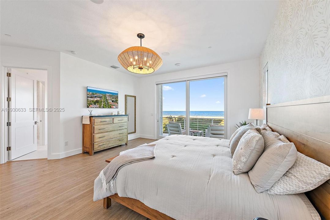 For Sale: $2,895,000 (3 beds, 4 baths, 3149 Square Feet)