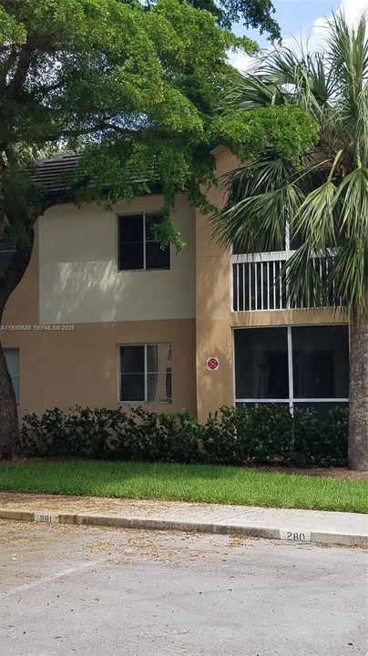 For Rent: $1,800 (2 beds, 2 baths, 850 Square Feet)