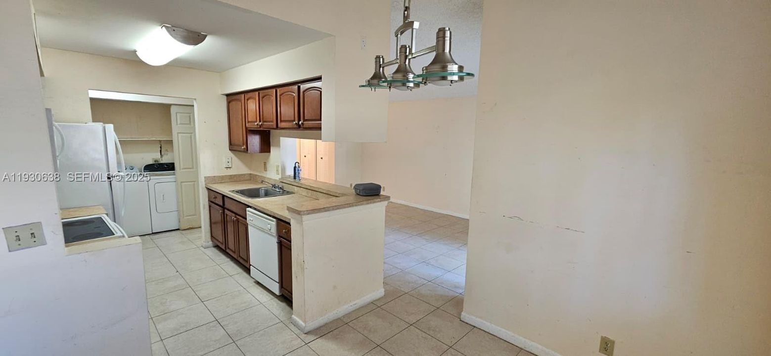For Rent: $1,800 (2 beds, 2 baths, 850 Square Feet)