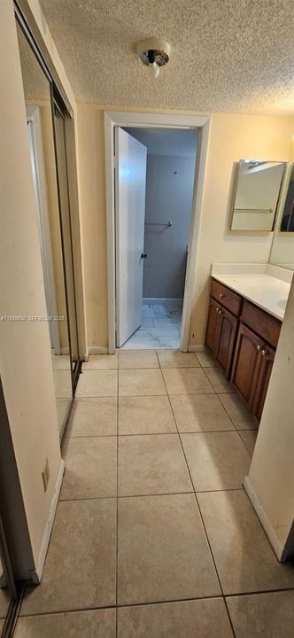 For Rent: $1,800 (2 beds, 2 baths, 850 Square Feet)