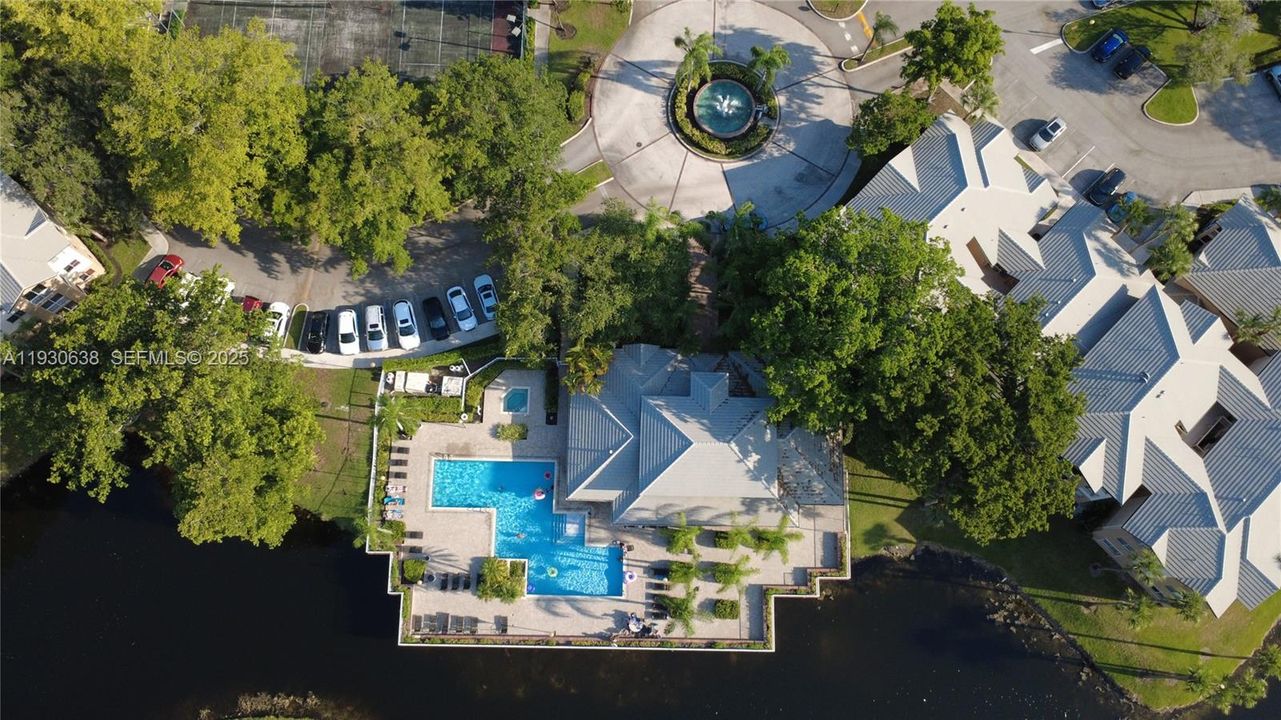 For Rent: $1,800 (2 beds, 2 baths, 850 Square Feet)