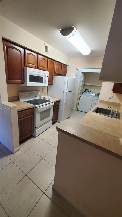 For Rent: $1,800 (2 beds, 2 baths, 850 Square Feet)