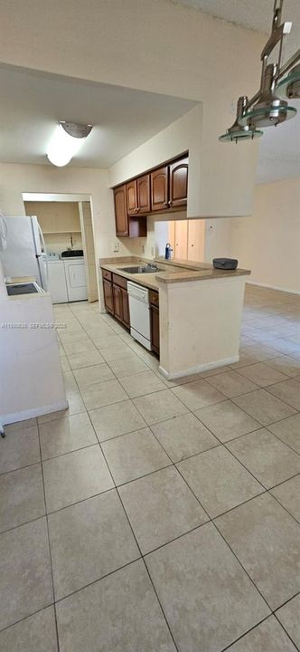 For Rent: $1,800 (2 beds, 2 baths, 850 Square Feet)