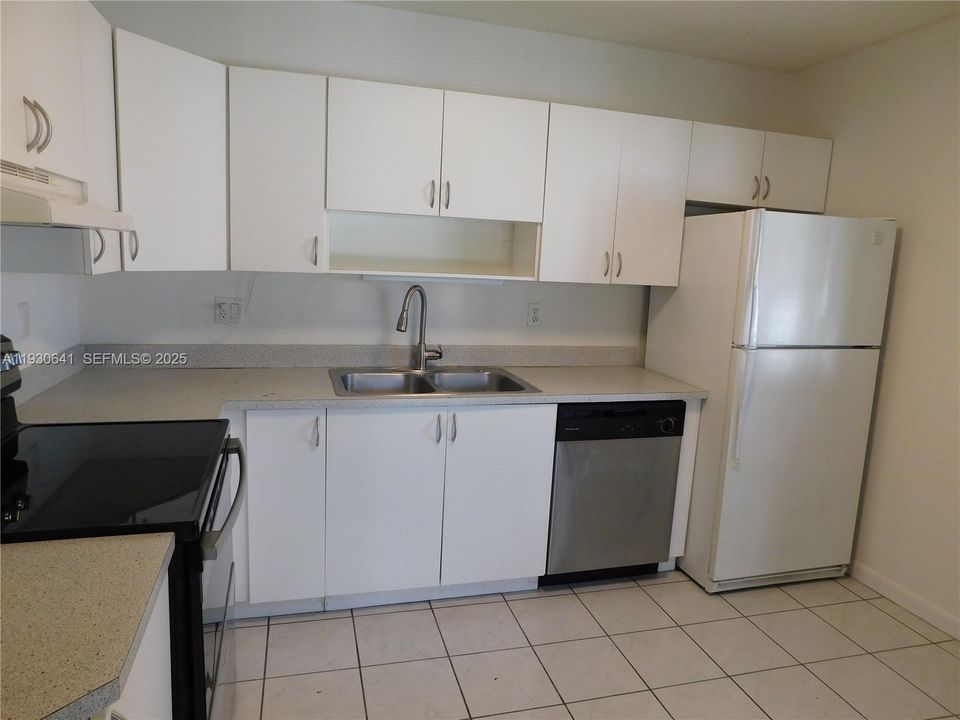 В аренду: $2,150 (2 спален, 2 ванн, 1270 Квадратных фут)