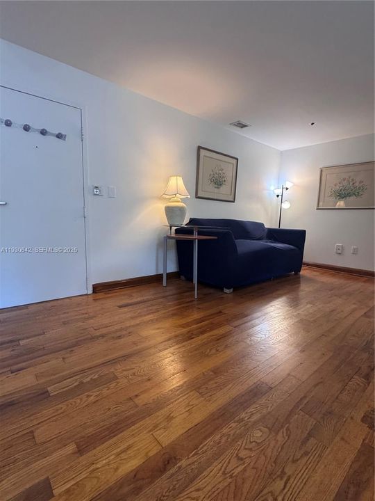 For Rent: $2,000 (1 beds, 1 baths, 480 Square Feet)