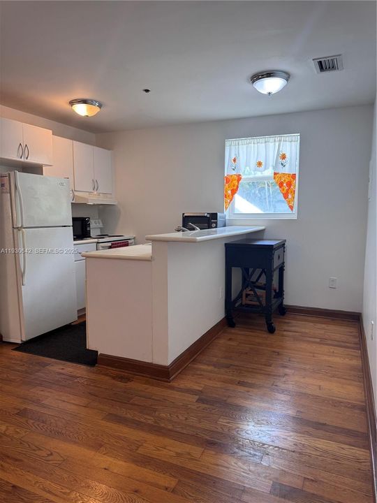 For Rent: $2,000 (1 beds, 1 baths, 480 Square Feet)
