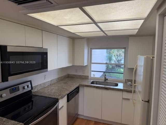 For Rent: $2,450 (2 beds, 2 baths, 1285 Square Feet)