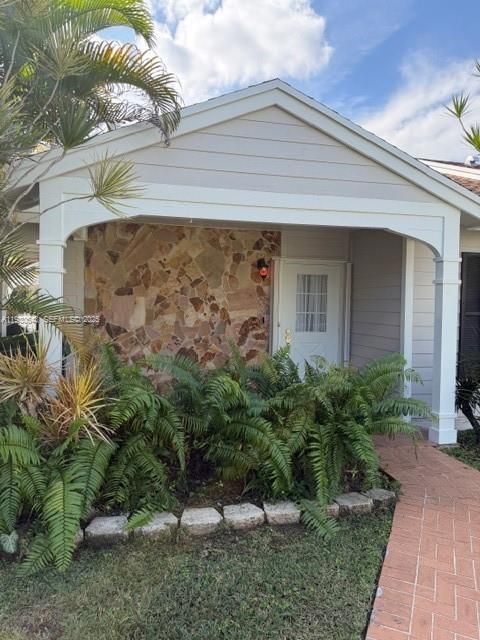 For Rent: $2,450 (2 beds, 2 baths, 1285 Square Feet)