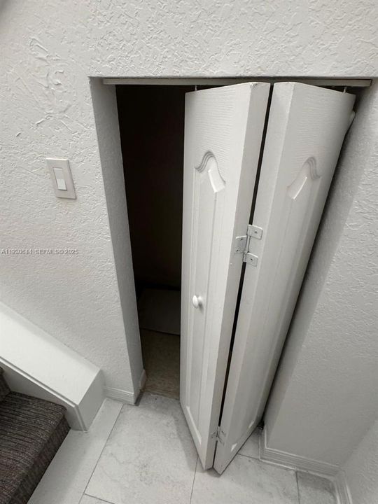 For Rent: $2,685 (2 beds, 2 baths, 1403 Square Feet)