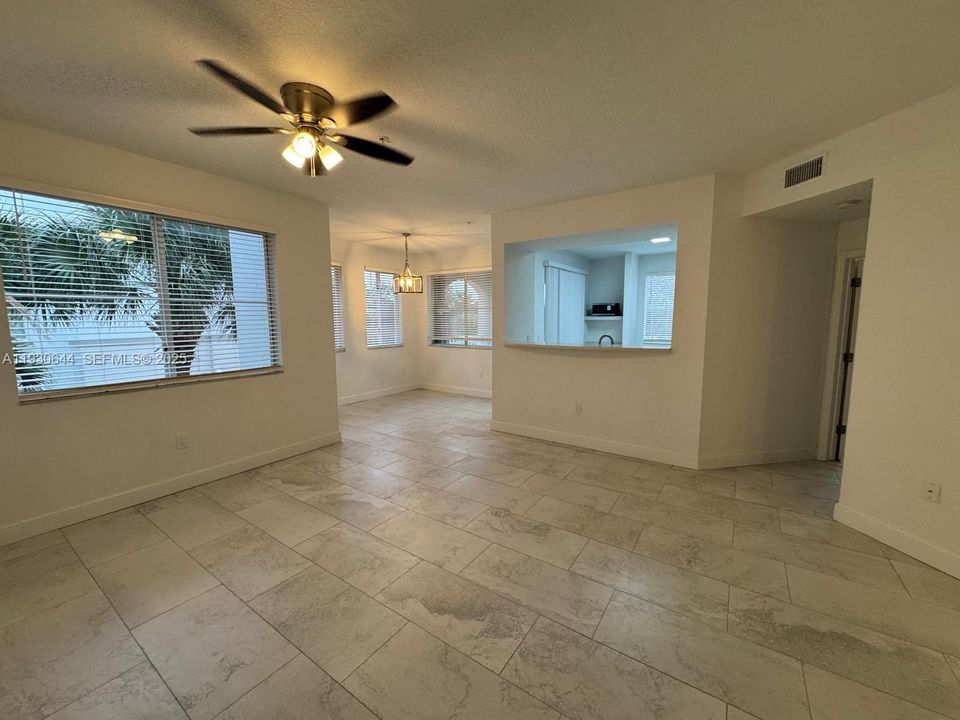 For Rent: $2,685 (2 beds, 2 baths, 1403 Square Feet)